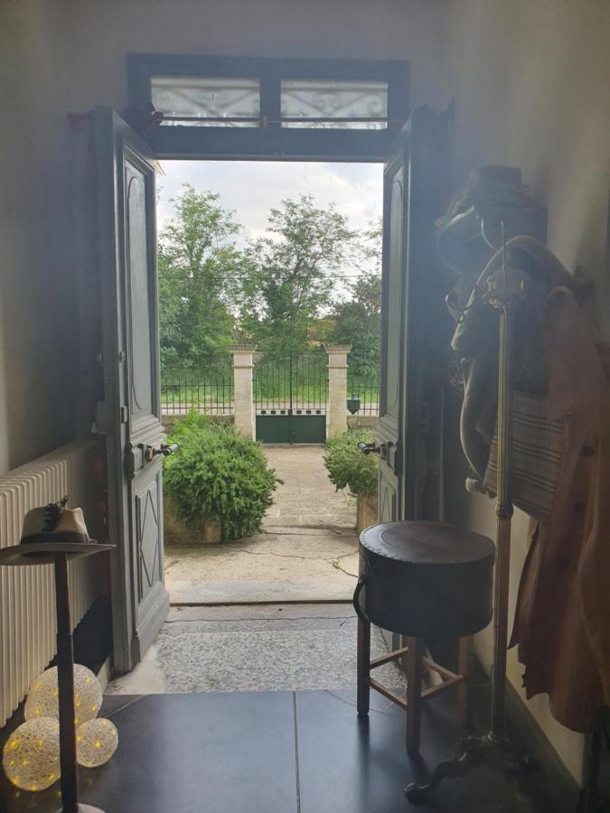 Manoir En Crau Hotel Arles Luaran gambar